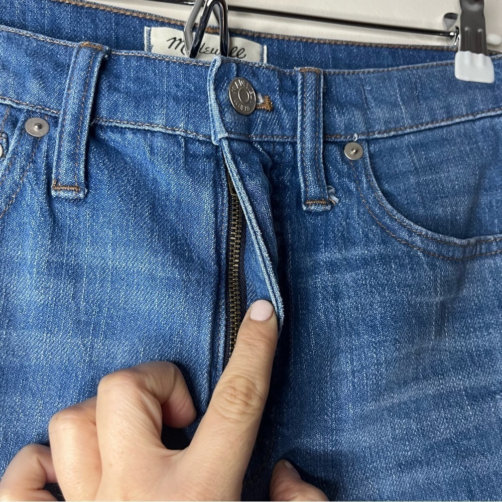 NWOT MADEWELL The Classic Straight Distressed Jean in Novello Wash - Picture 6 of 12